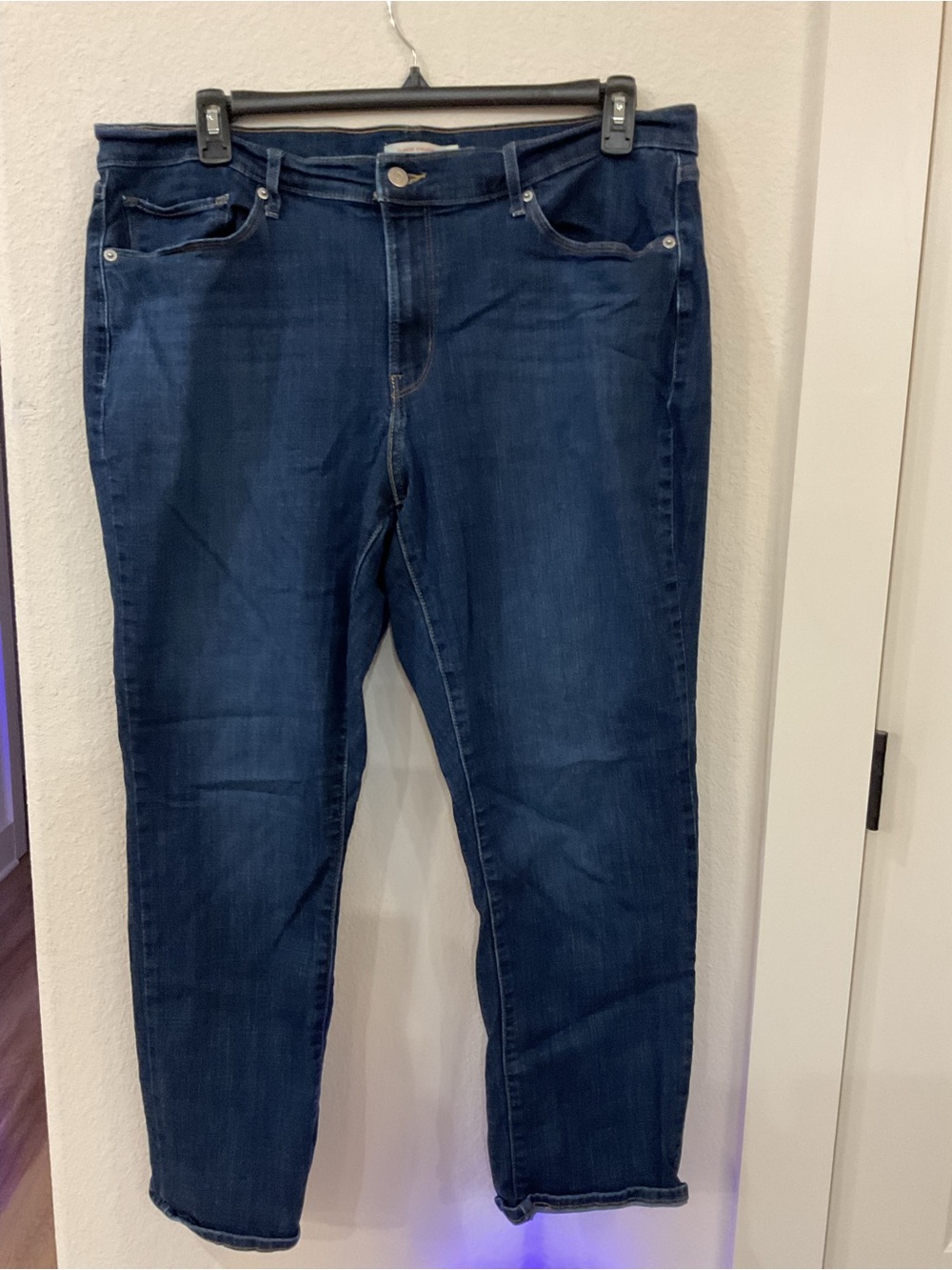 Levi’s Straight Leg Mid-rise Jeans